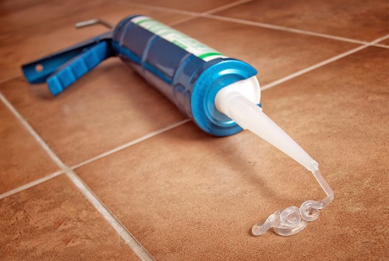 Sealing with silicone