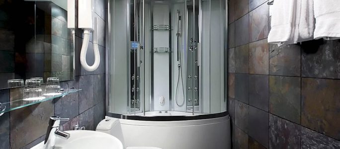 Hydromassage shower cabin