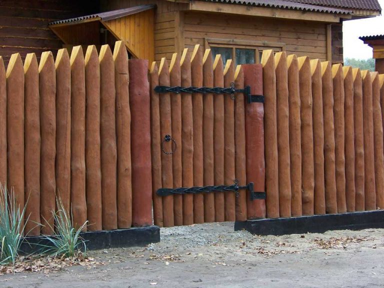 Restoration of the wooden fence