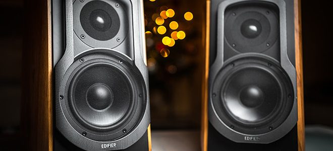 Connecting speakers