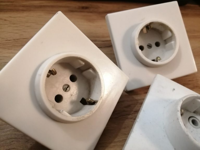Connecting the socket