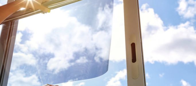 Gluing the foil to the glass