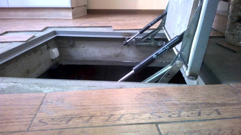 Installing the door on the basement