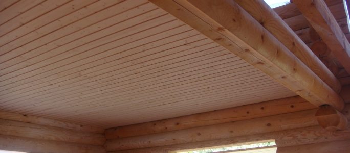 Lacquering of the wooden ceiling